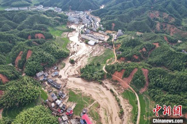 2024年7月31日，遭受山洪后的湖南省资兴市州门司镇。图片来源：视觉中国