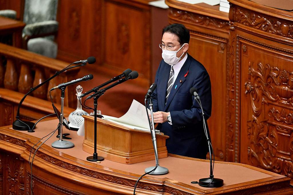 当地时间2021年10月8日,日本东京,日本首相岸田文雄在国会发表上任后的首份施政演说。视觉中国 资料图