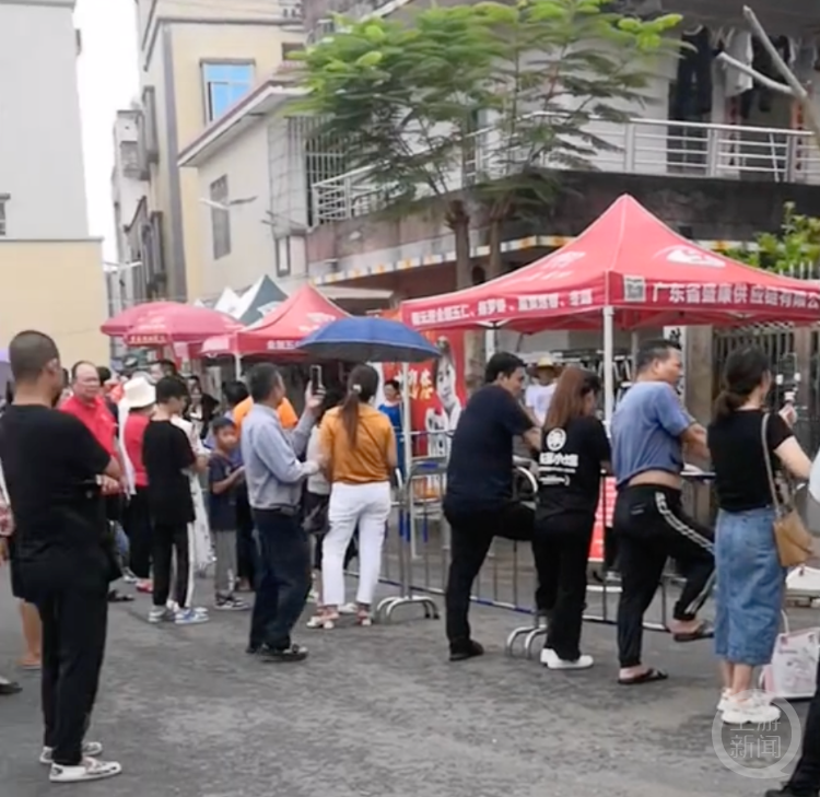 奥运冠军全红婵回老家，门口曾经挤满粉丝和主播。网络图