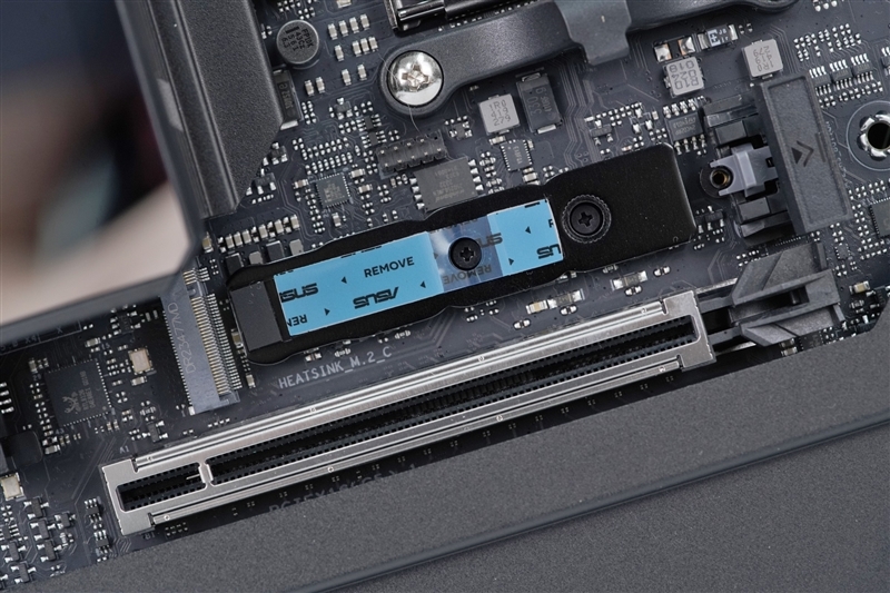 ROG CROSSHAIR X870E HERO主板首发评测：9000系锐龙满血旗舰搭档 AI智能超频让小白误差榨干潜能