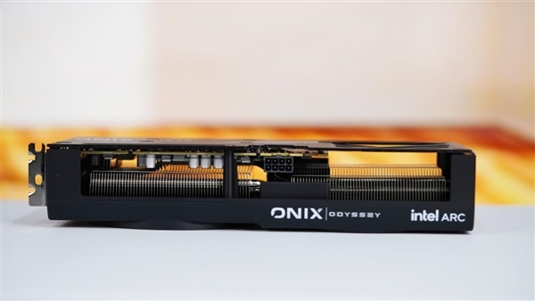 新一代甜品卡!傲世征途Intel锐炫B580显卡图赏