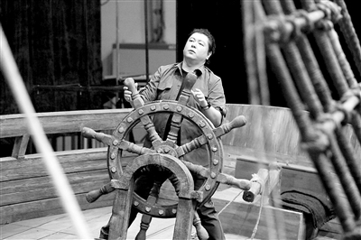 ▲演员在排练中