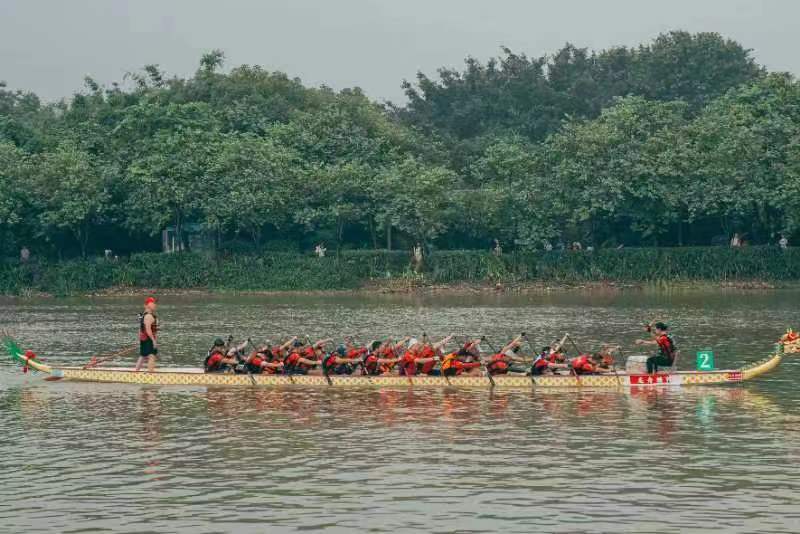 △广州国际龙舟队在训练中