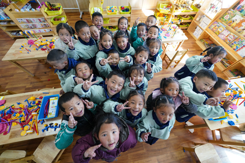 2024年3月14日，嘎东社区的孩子在幼儿园玩耍。新华社记者 晋美多吉 摄