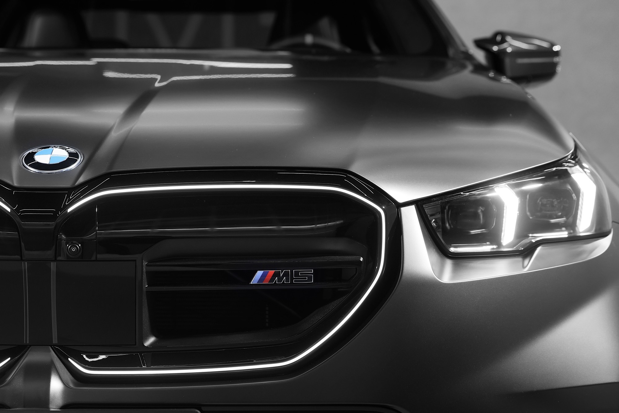 成都车展:2024全新宝马M5惊艳亮相开启国内首秀之旅