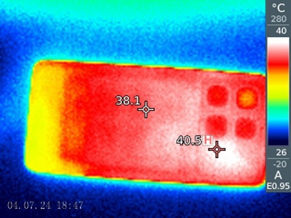 《原神》测试后背板温度为40.5℃