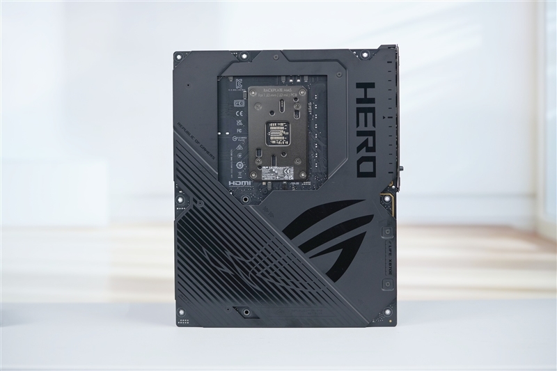 ROG CROSSHAIR X870E HERO主板首发评测：9000系锐龙满血旗舰搭档 AI智能超频让小白误差榨干潜能