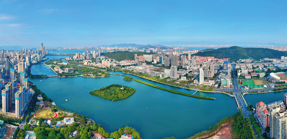 厦门筼筜湖及周边城市景观（2024 年 1 月 24 日摄）姜克红摄 / 本刊