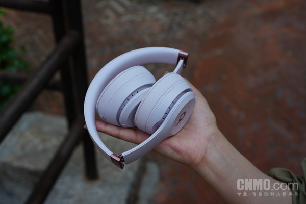 Beats Solo 4的重量为217g