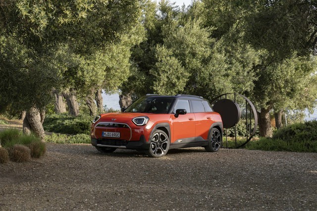 新纯电动BMW i4、新BMW M4焕新,设计更瞩目,驾趣再进化