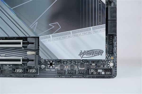 撑捏9500+内存！技嘉Z890 AORUS MASTER超等雕主板图赏