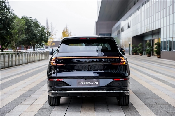 竞争理想L6 长安启源C798实车首亮相:全黑化就是帅