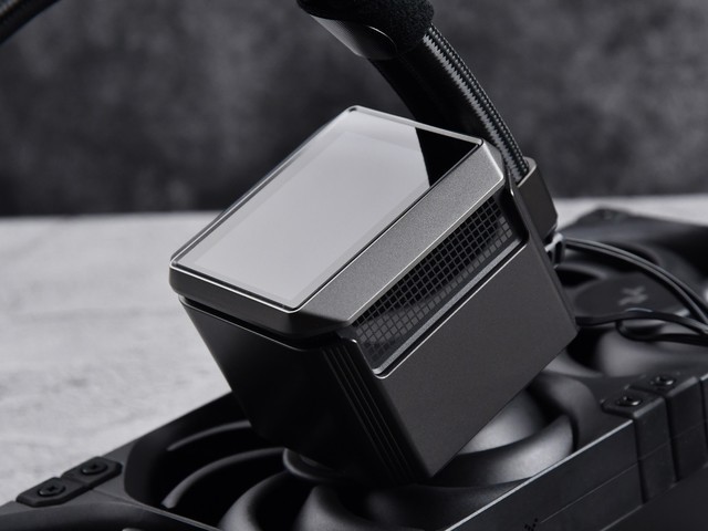 九州风神冰暴360水冷散热器评测:自带屏幕的散热高手