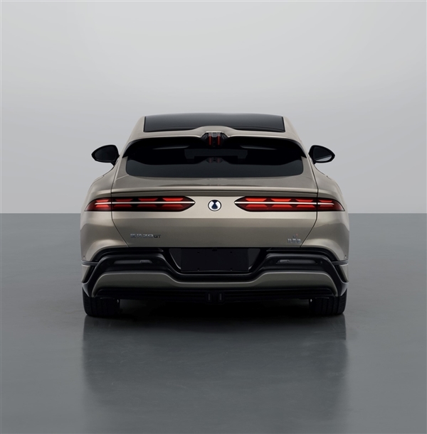 全面超越保时捷帕拉梅拉 腾势Z9GT实车曝光:三电机965马力