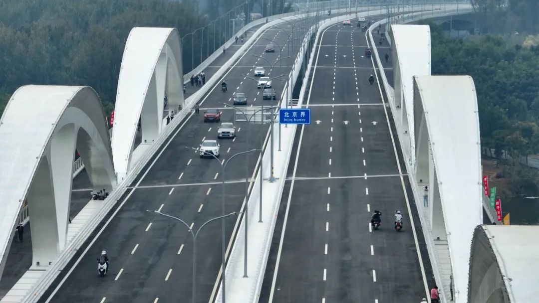 9月29日中午12点整,厂通路潮白河大桥通车 特约摄影常鸣