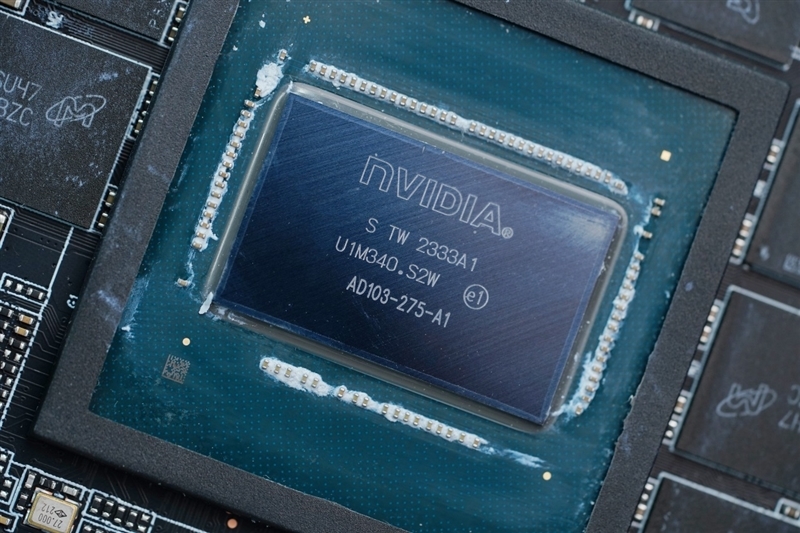 超静音的白色显卡!索泰RTX 4070 Ti SUPER TRINITY OC月白评测: 罕见高频率