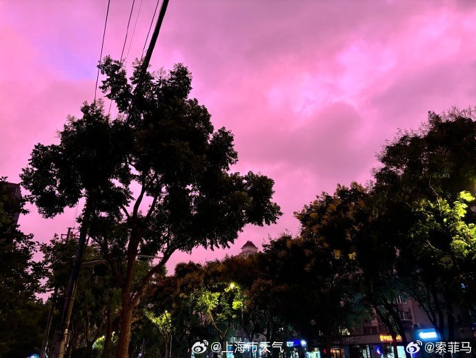 台风“贝碧嘉”到来前,天空变成紫色