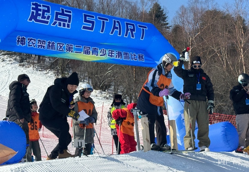 滑雪比赛现场（央广网发 神农架林区委员会宣传部供图）