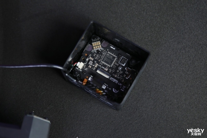 ROG MAXIMUS Z890 HERO主板+龙神3 EXTREME礼盒开箱:顶级配置,信仰拉满