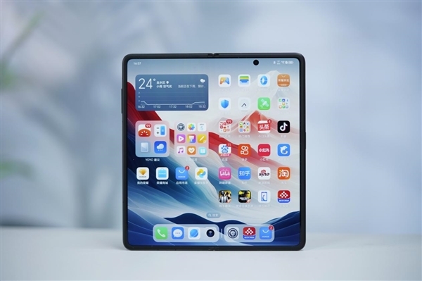 年度折叠屏手机推荐!荣耀Magic V3绒黑色图赏