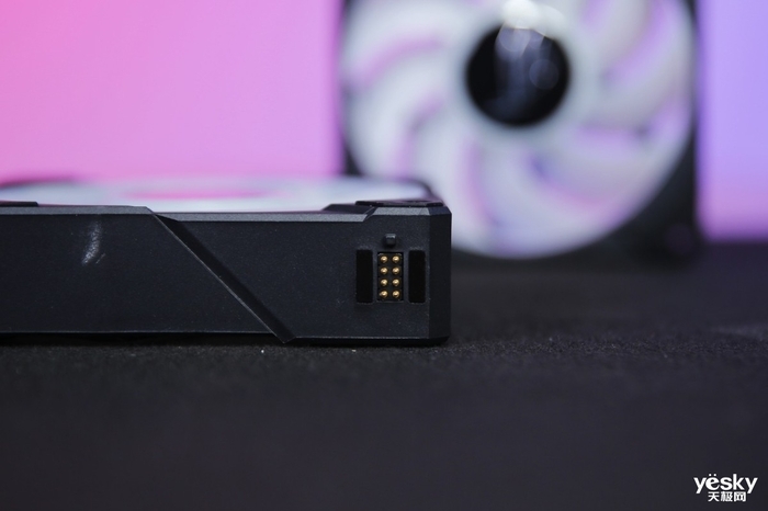 ROG MAXIMUS Z890 HERO主板+龙神3 EXTREME礼盒开箱:顶级配置,信仰拉满