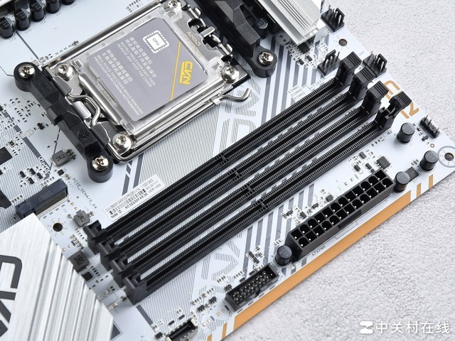 七彩虹 B650M GAMING FROZEN 主板评测 颜值拉满 玩法多样
