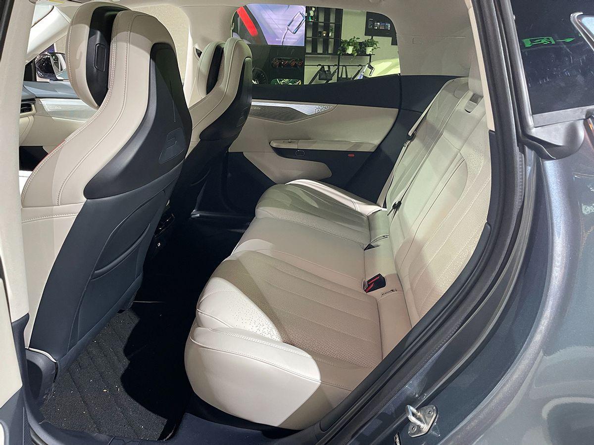 领克07实拍:预售18万元起,驼背车顶有争议,TA和海豹DM-i选谁?