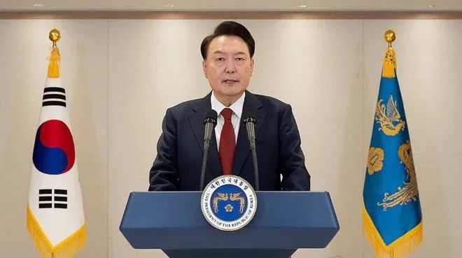 当地时间12月14日，韩国国会通过弹劾尹锡悦案