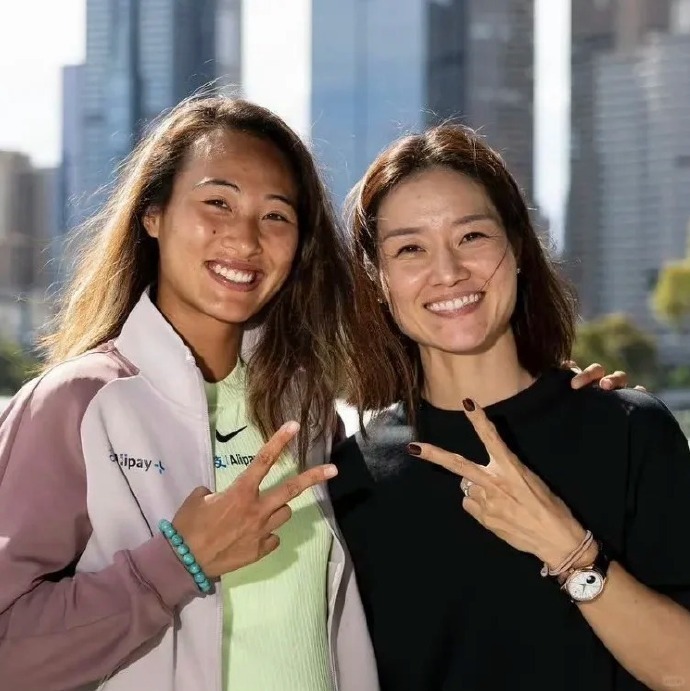 △郑钦文和李娜合照