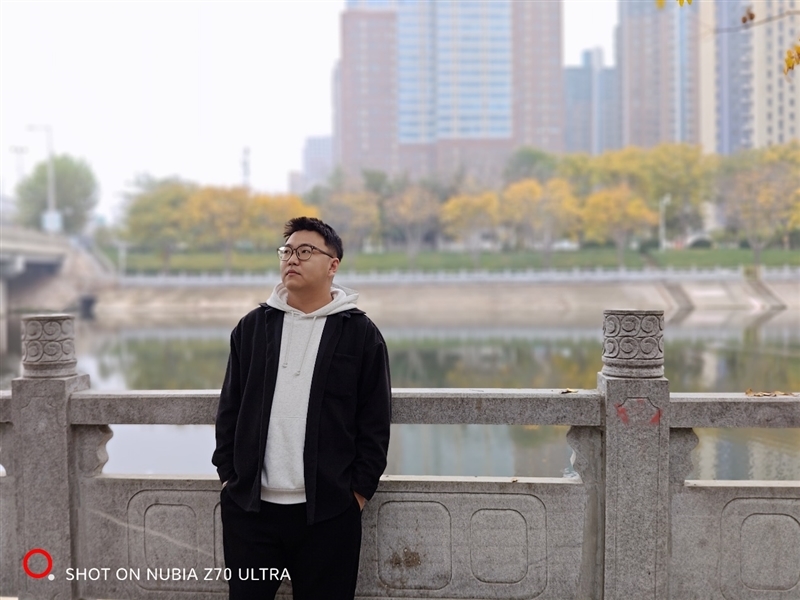 颜值巅峰 极简交互!努比亚Z70 Ultra深度评测:未来手机发展趋势风向标