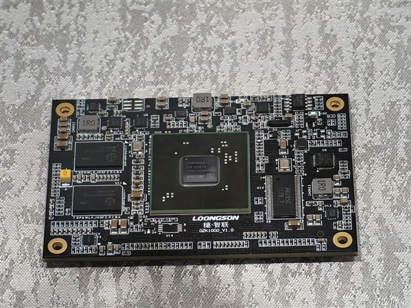 龙芯2K0300蜂鸟开发系统正式发布:巴掌大小 无限可能