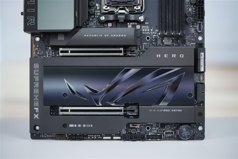 ROG CROSSHAIR X870E HERO主板首发评测：9000系锐龙满血旗舰搭档 AI智能超频让小白误差榨干潜能