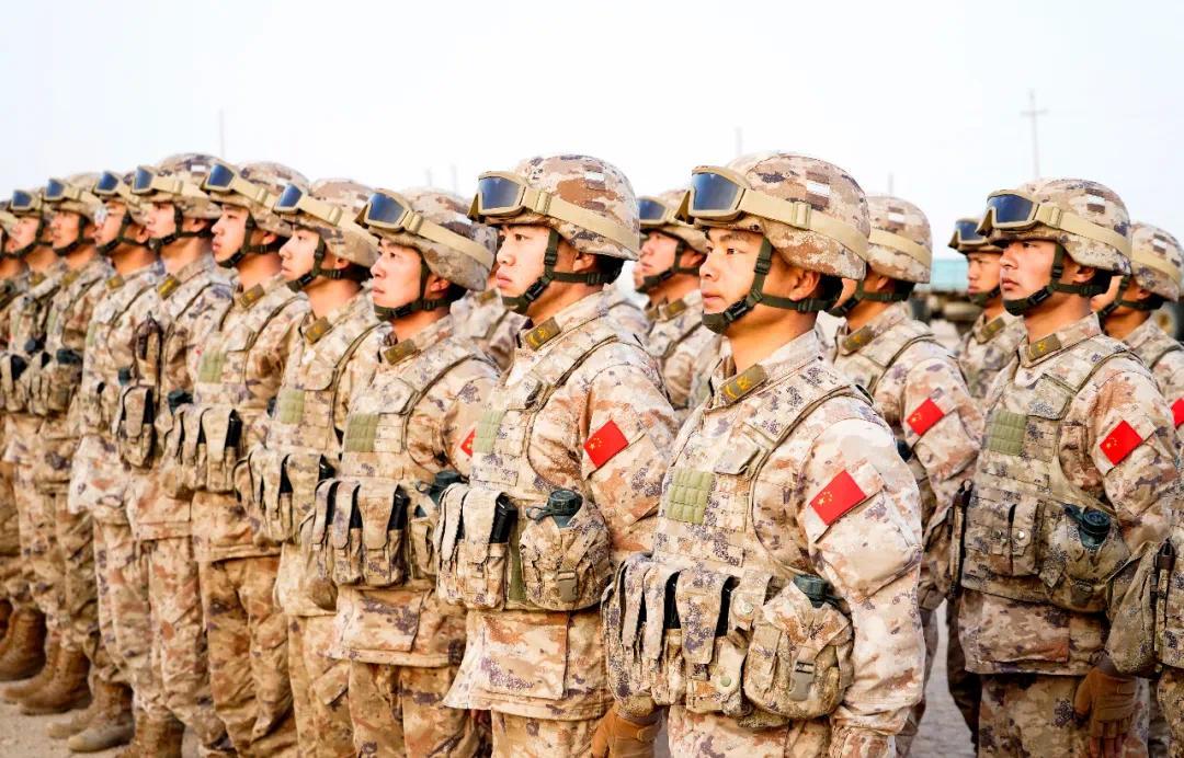 中方参训官兵第三梯队向宿营地域机动。刘丹 摄