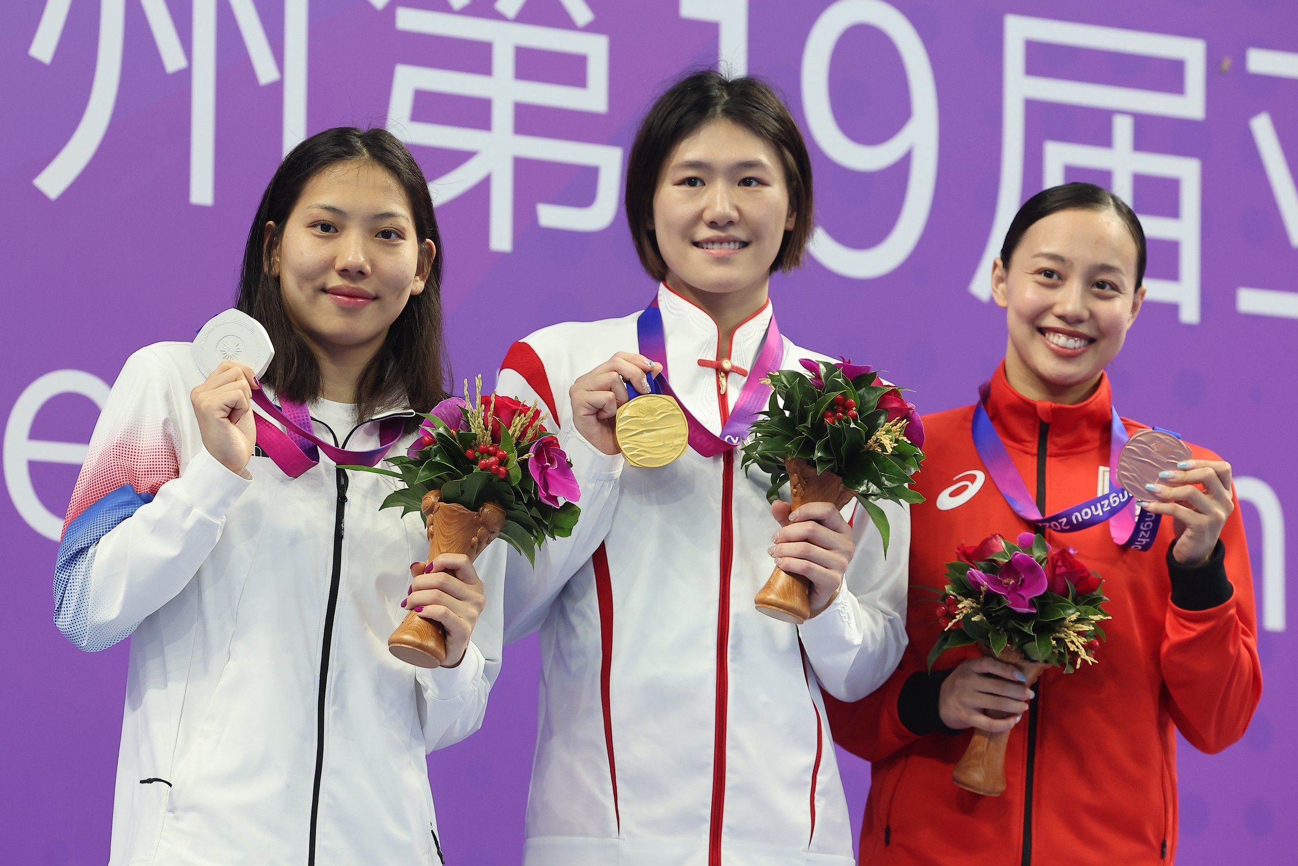 杭州亚运会，叶诗文200米蛙泳夺金。