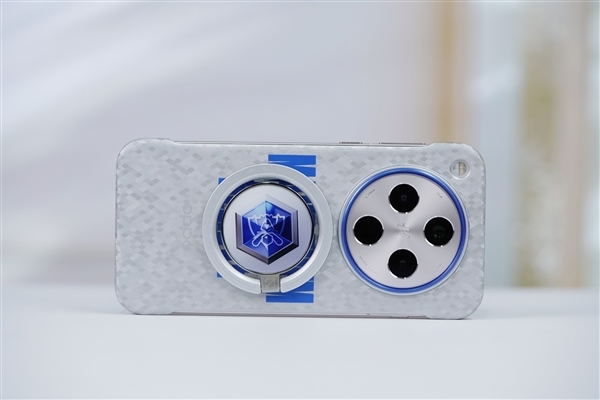 限量5000份!OPPO Find X8系列英雄联盟全球总决赛纪念礼盒图赏