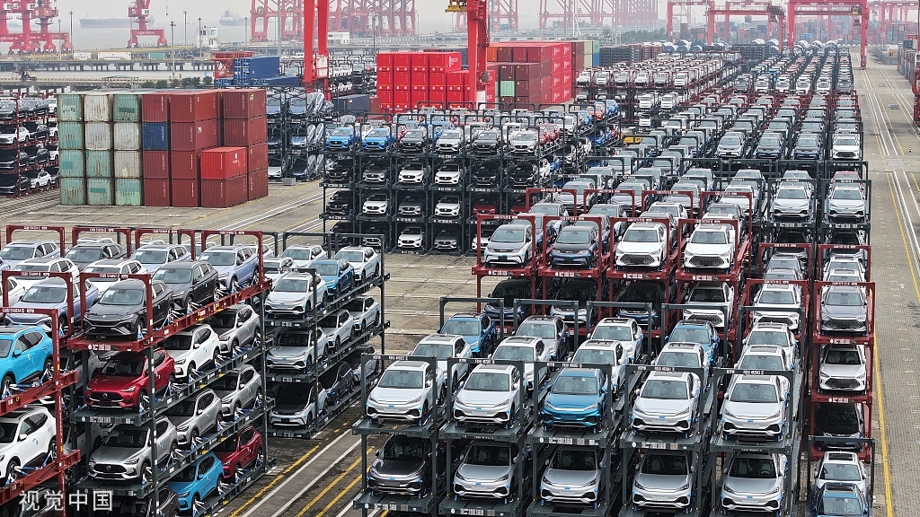 2023年12月13日，苏州港太仓港区海中集拆箱码头，言将出心的新动力汽车 图自望觉中国