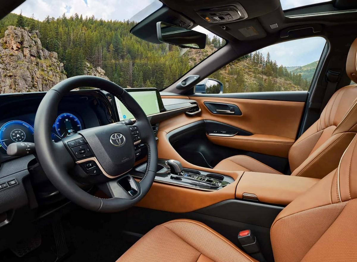 丰田睡醒了?续航超1200km 皇冠插混车型10月上市 卖20万能行吗?