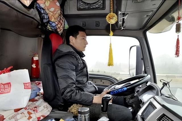山东司机陈金亮跨省送货,遭遇大雪阻路,凭借一碗面找到亲生母亲