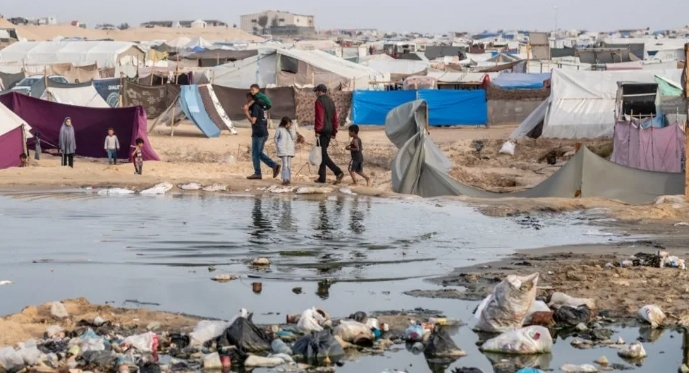 4月24日，加沙南部拉法，污水正在污染加沙的清洁水资源/BBC