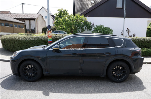 撞脸问界M9!保时捷卡宴纯电版谍照公布:2026年有望上市