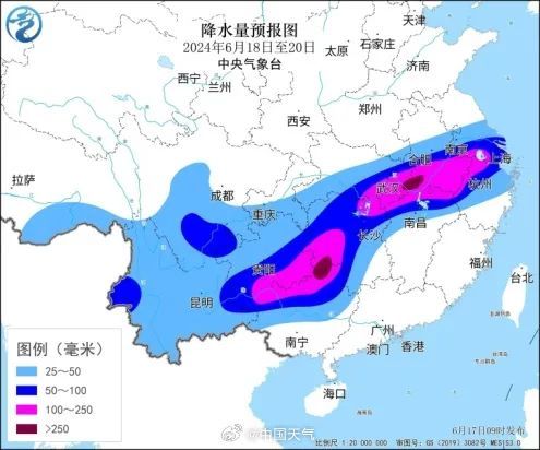 暴雨夜墜江，男子抱木頭漂流30公里…