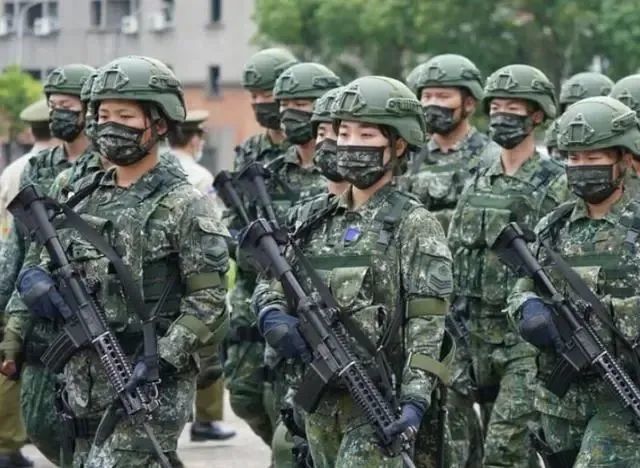 台军闲置地突然搬进军用物资，民代问：要打仗吗？_凤凰网