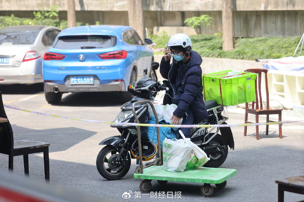 https://r.sinaimg.cn/large/article/9bb8796419726c4039f5323a1bf3d8ee