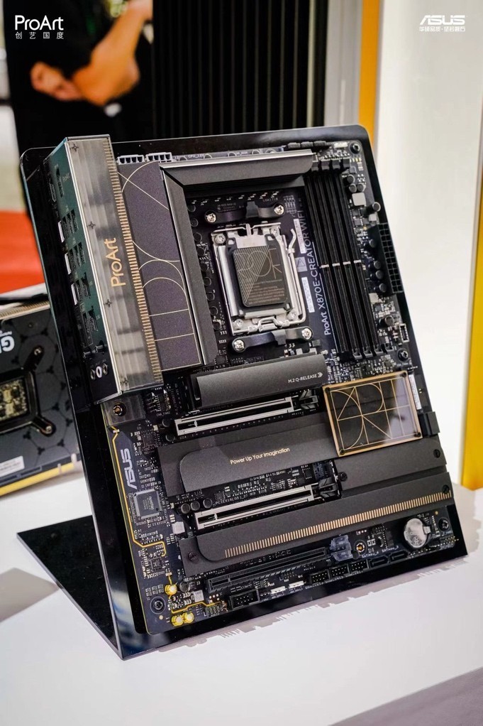 华硕X870主板领衔多款ProArt、WS主板惊艳BIRTV2024