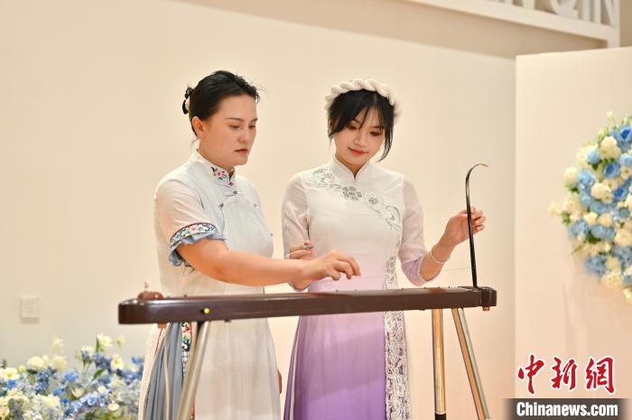 “Z世代”独弦琴传承人:焕新演绎传承“冷门”乐器