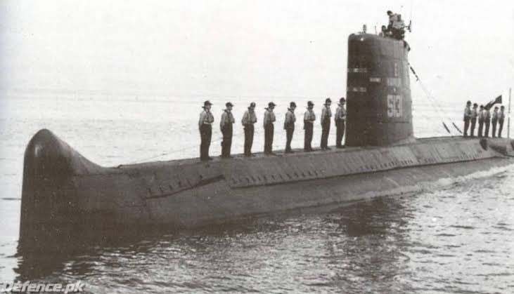 上一代“汉果”号为法国制造的一艘“达芙妮”级柴电潜艇，舷号S131