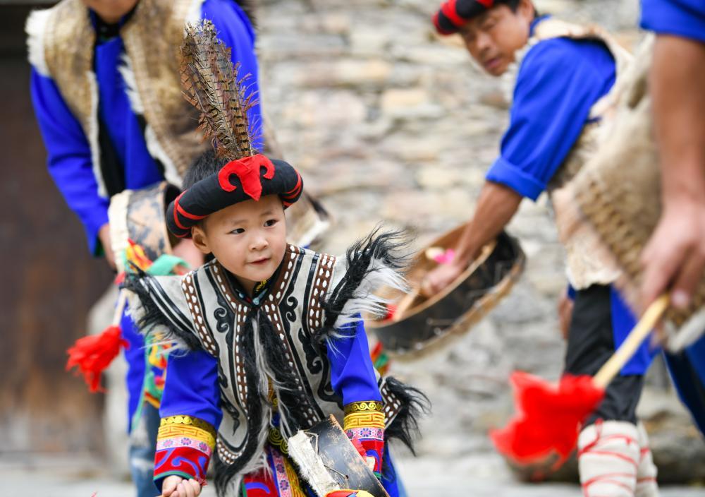 小耶格跳羊皮鼓舞