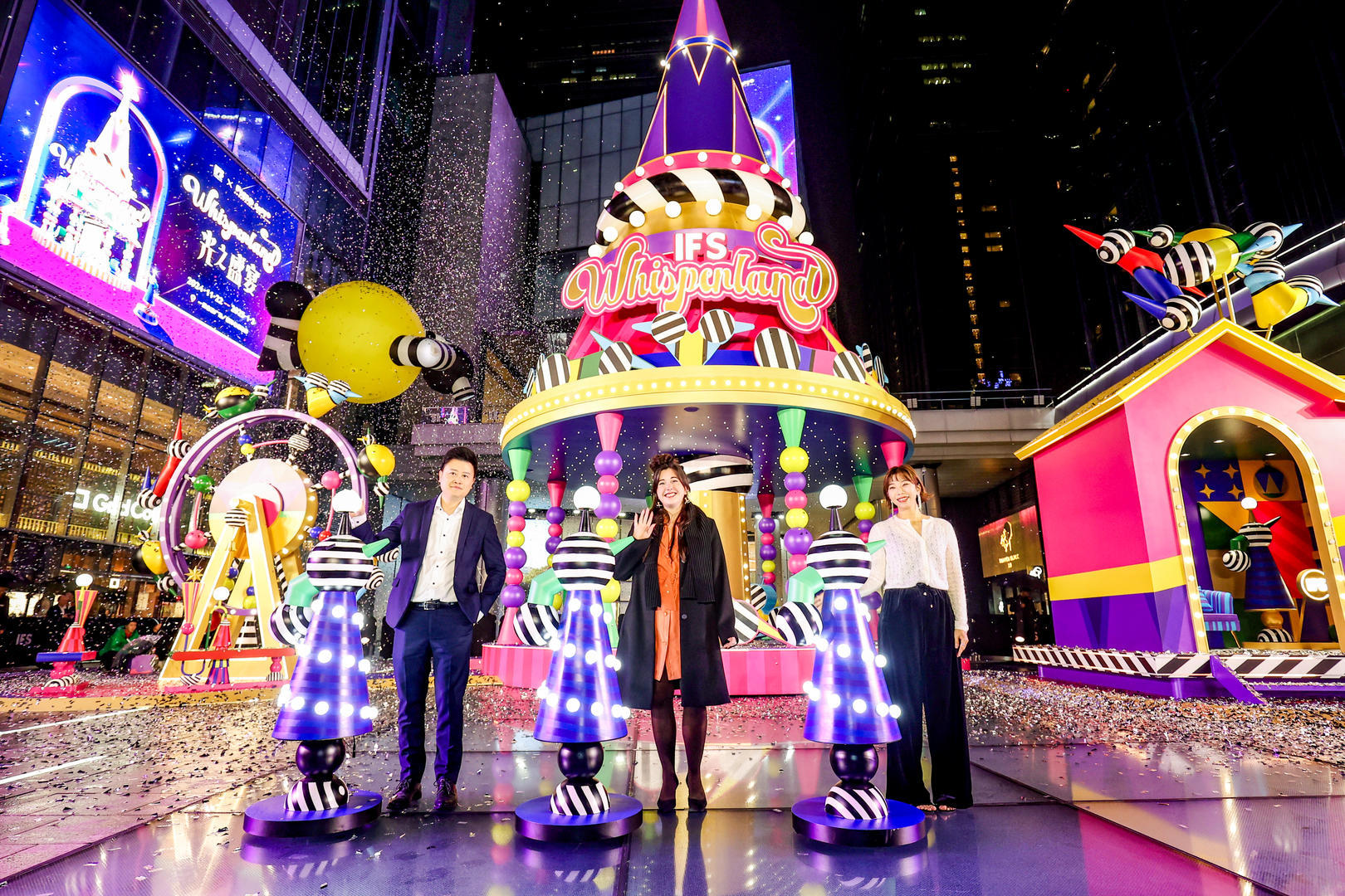 左起：成都IFS副总经理麦伟成先生、Picto+Facto创意总监Louise+Blanchard女士与成都IFS副品牌及市场总监何洁仪女士共同启幕.jpg