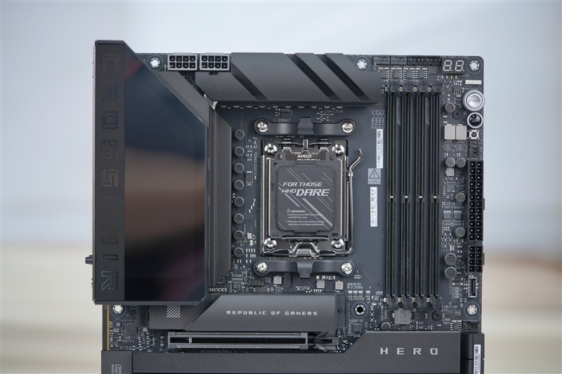 ROG CROSSHAIR X870E HERO主板首发评测：9000系锐龙满血旗舰搭档 AI智能超频让小白误差榨干潜能