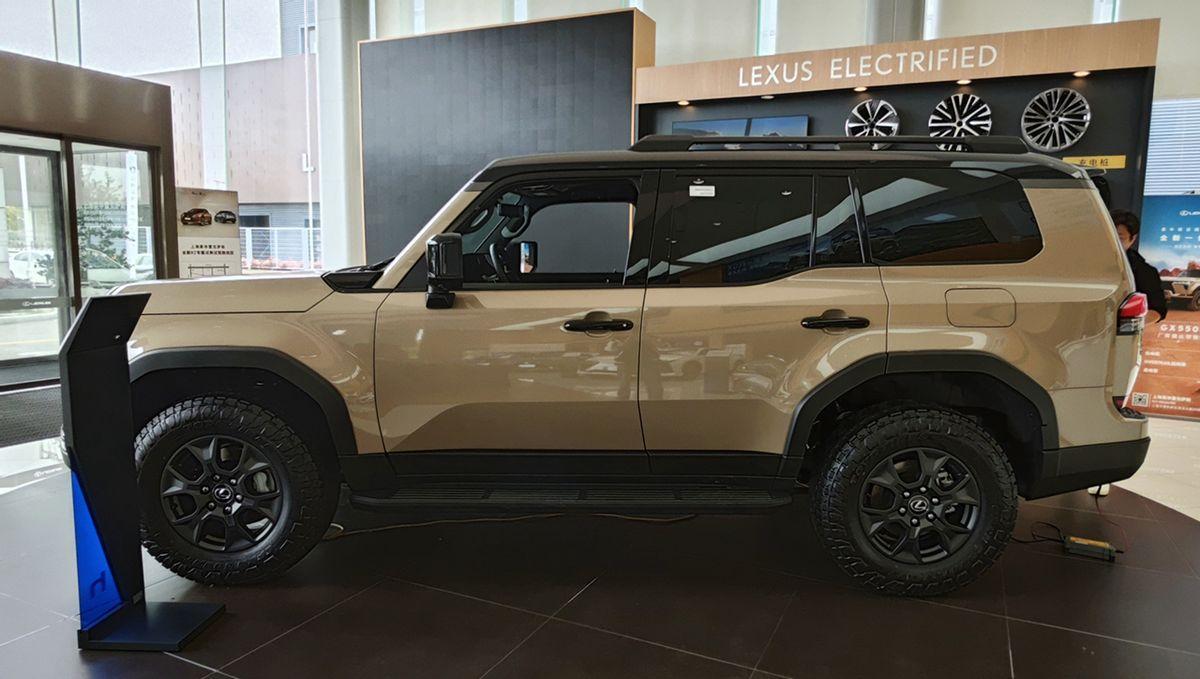 不要考虑比普拉多贵30多万值不值,大哥开心就好,雷克萨斯GX实拍